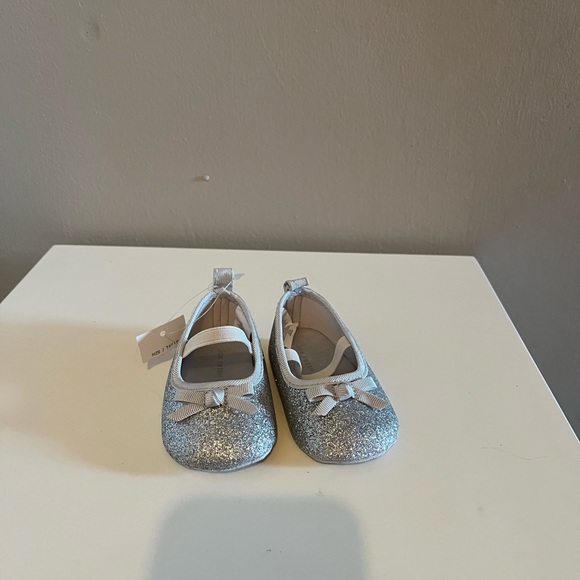 Infant flats never worn - Picture 2 of 6